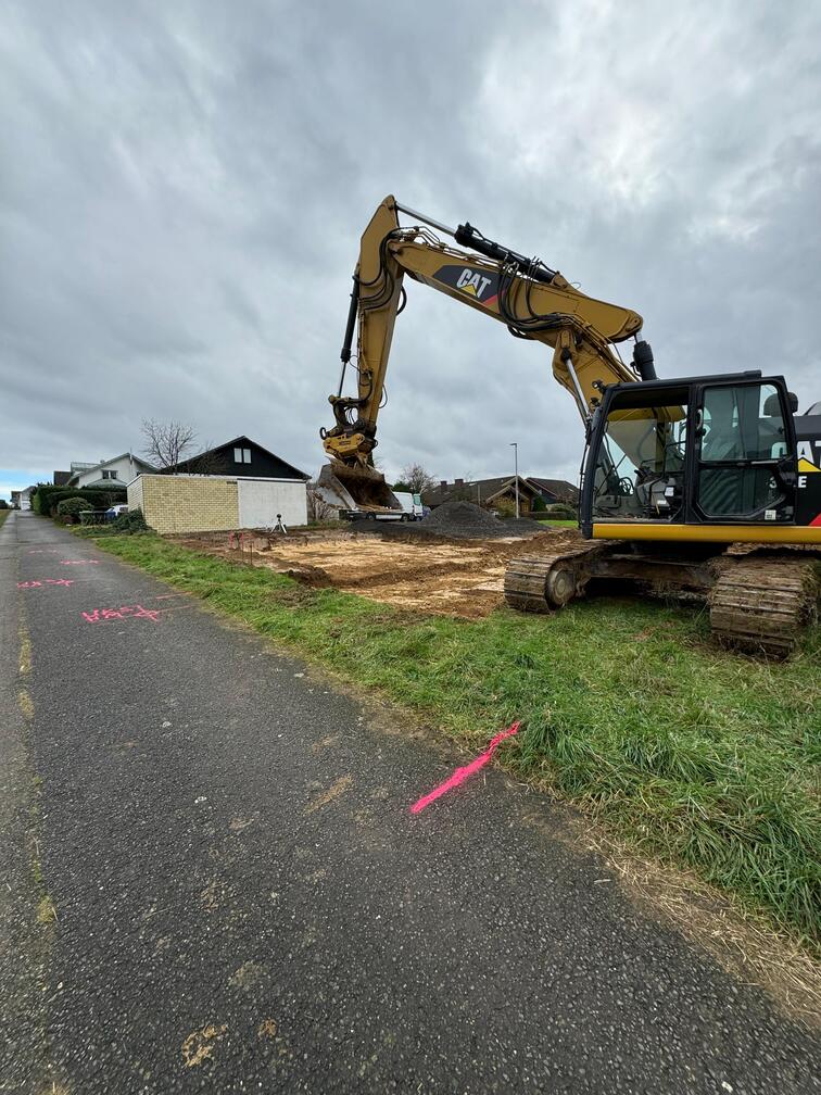 Gartenteich mit Bachlauf